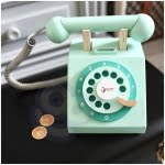 classic-world-klasyczny-drewniany-telefon-dla-dzieci-4-el (2)